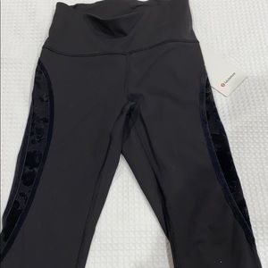 Lululemon Wunder Under size 4